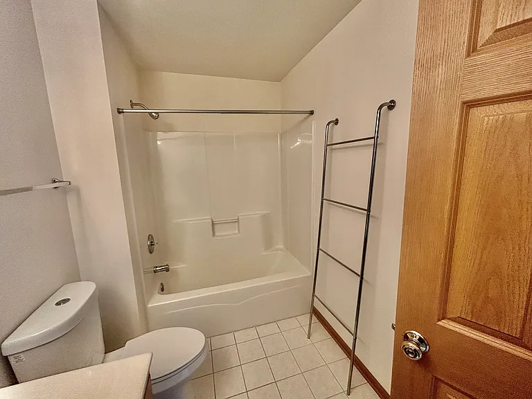 2482 Stoughton Cir — Photo 12
