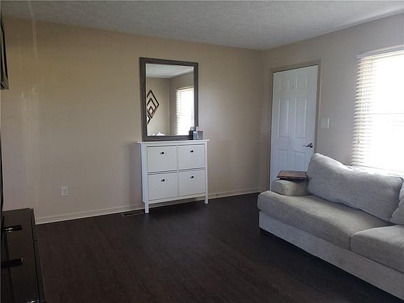 5th image of 725 Barbara Dr