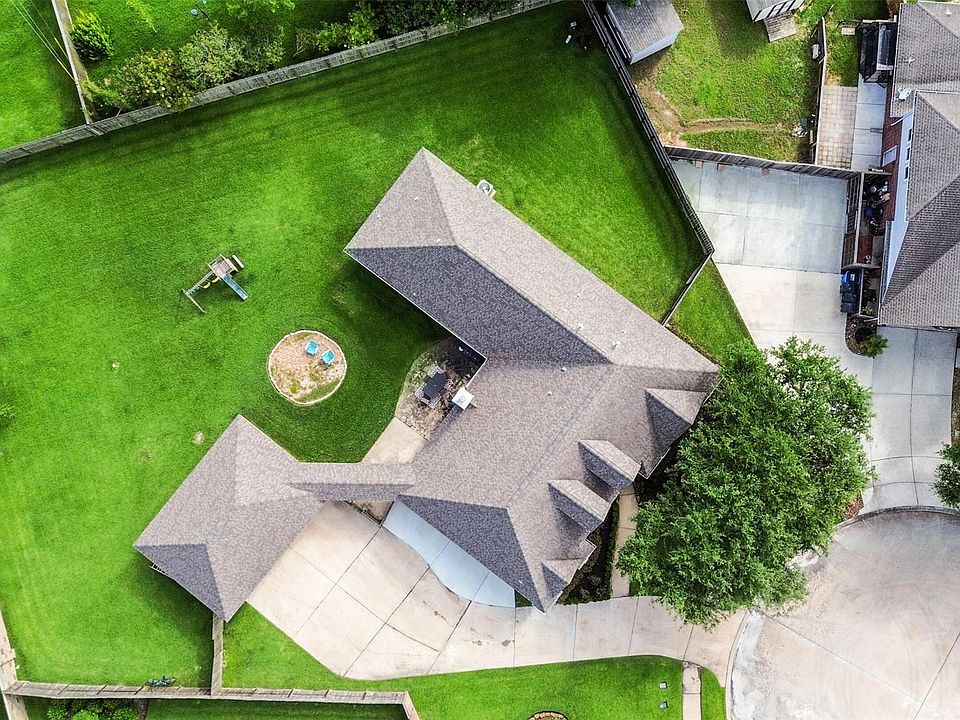 1st image of 910 High Ridge Cir