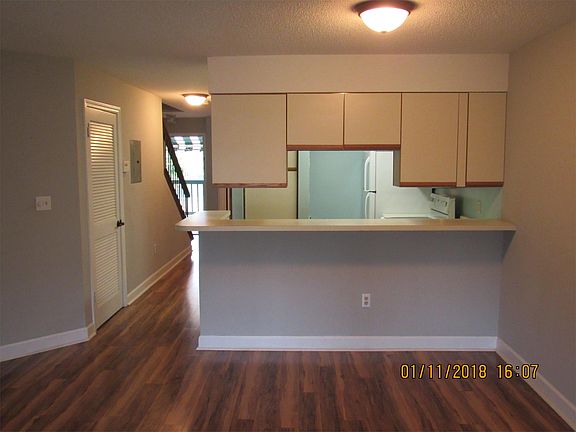 5th image of 308 Westlake Ct