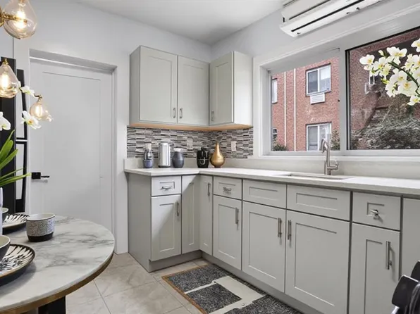 2738 Miles Avenue image 3 of 27