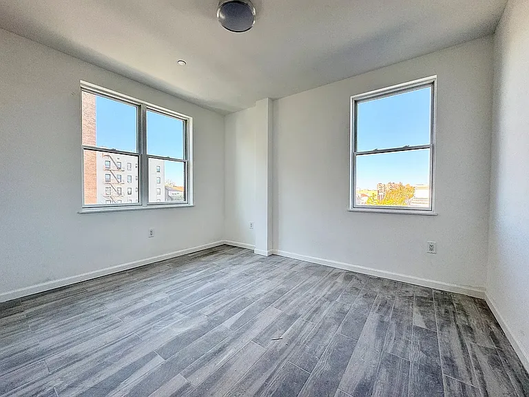 1595 W 9th St #4 — Photo 7
