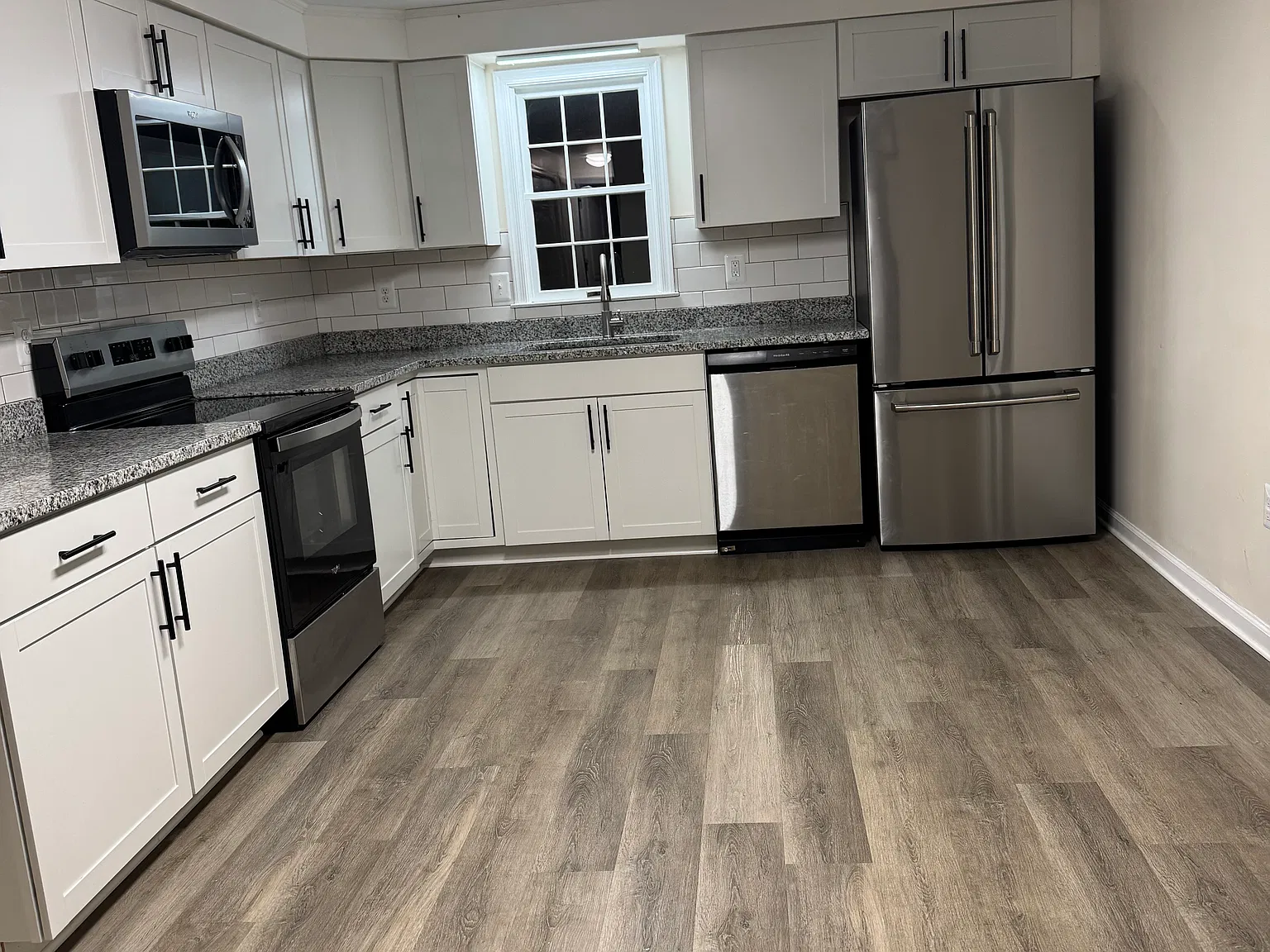 3 bed, 1056 sqft, $2,195 — Photo 1
