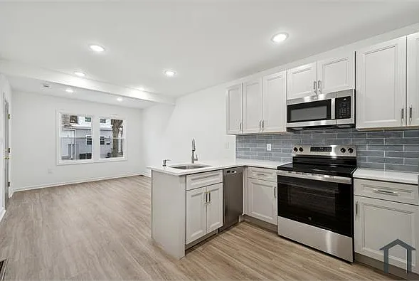 2553 S Dewey St #1 — Photo 2