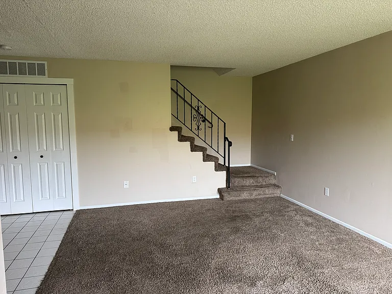 7534 Vinewood Ct — Photo 2