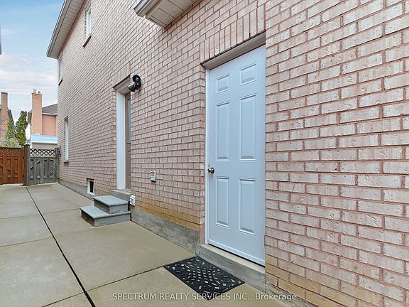 3rd image of 22 Lanterna Cres #Basement