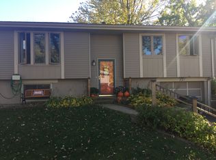 221 Hackberry Dr, Gretna, NE 68028