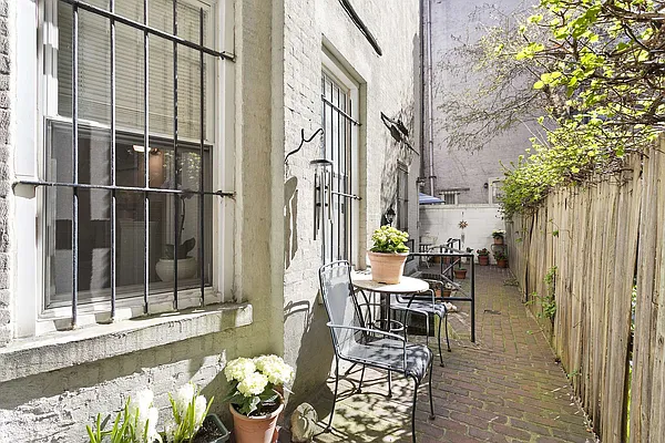 Sold by Compass | media 6