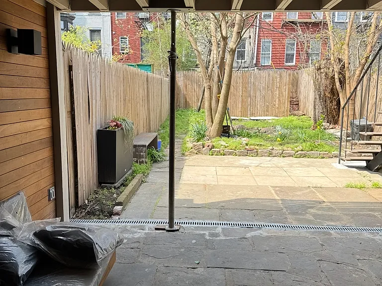 164 Hall St #1 — Photo 14