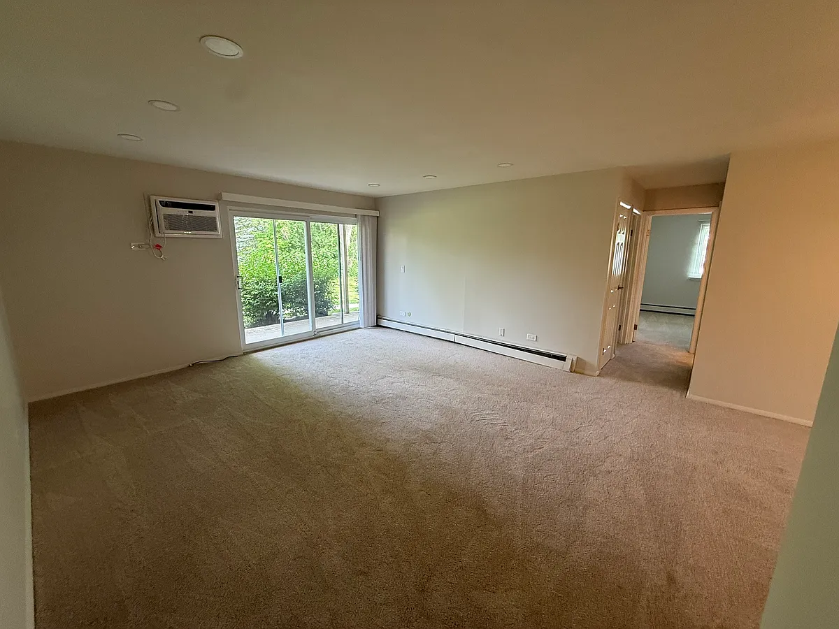 Building Photo - 9S220 Lake Dr #16A-102