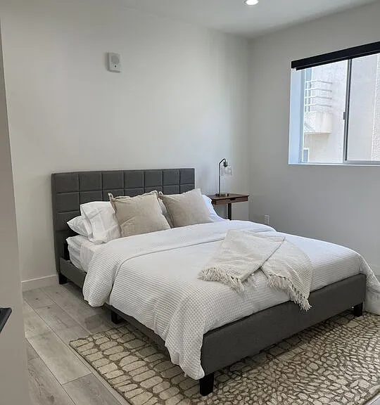 124 S Croft Ave #403 — Photo 8
