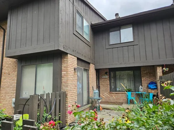 37313 Clubhouse Dr, Sterling Heights, MI 48312