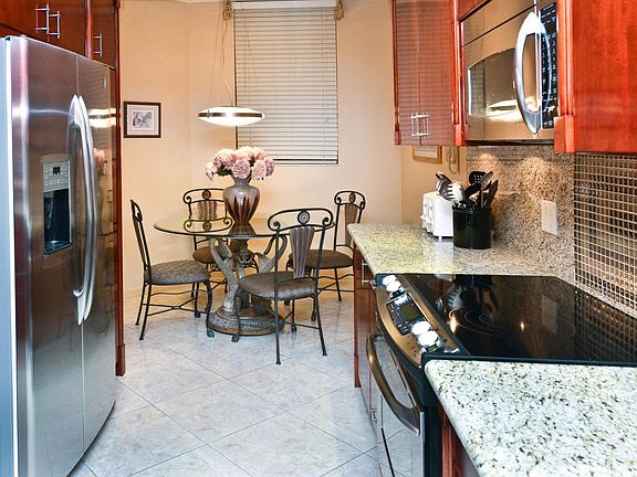 5th image of 11370 Twelve Oaks Way APT 115