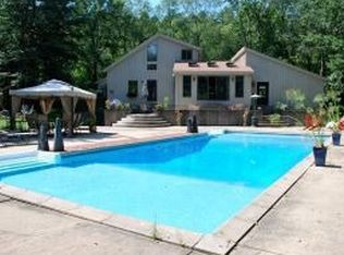 87 Wallace Rd, Bedford, NH 03110