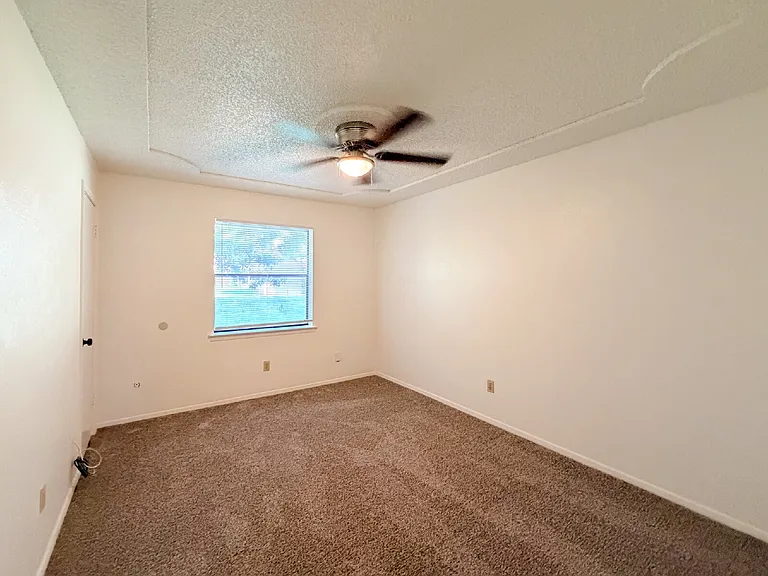 712 Pecan St — Photo 24