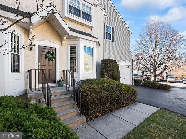 70 Longview Ln, Newtown Square, PA 19073