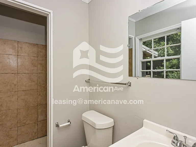 1544681_009_main_bathroom_10.jpg