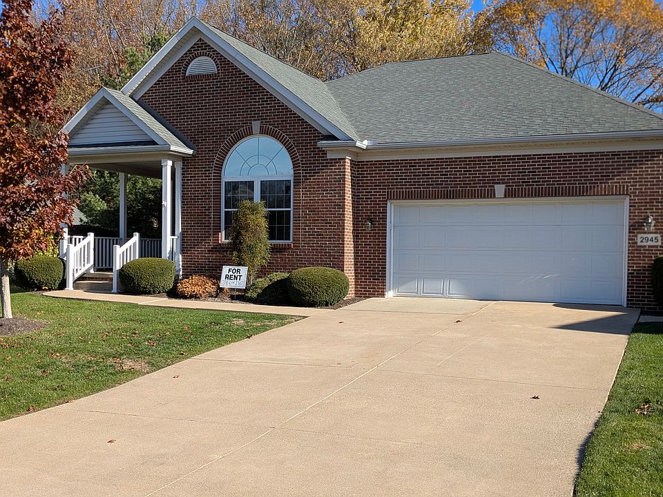 Villa for rent in North Canton in Village at St. Ives