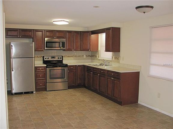 3rd image of 3917 Cedarwood Dr