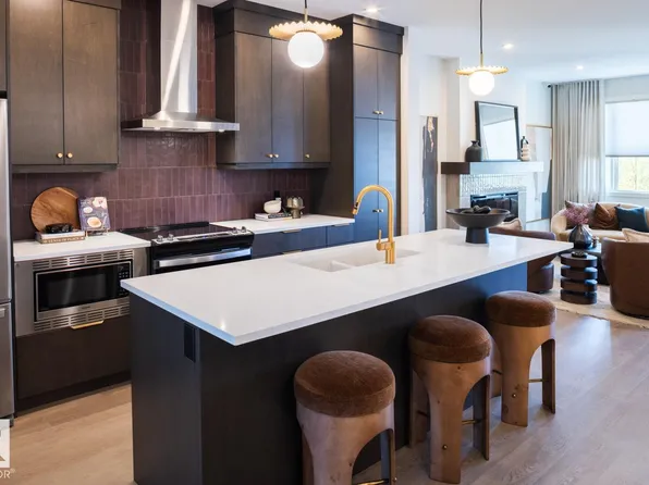 284 Paterson Way SW, Edmonton, AB T6W 4E2