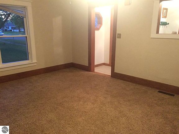 4th image of 50 Myrtle St