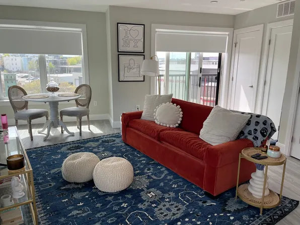 203 Old Colony Ave #402, Boston, MA 02127