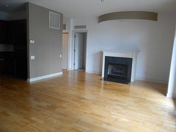3rd image of 333 N Jefferson St #304FT
