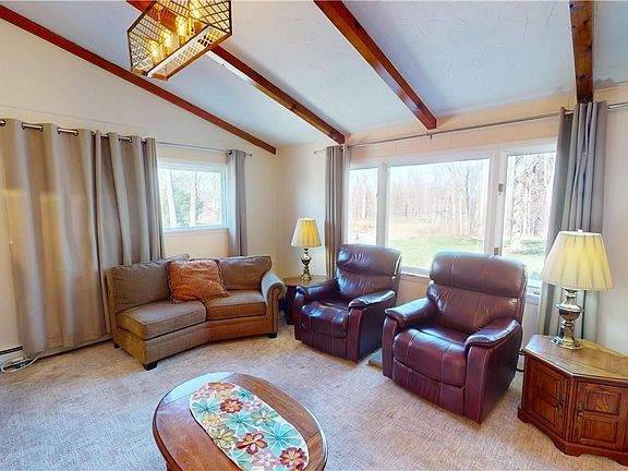 4th image of 6904 Center Rd