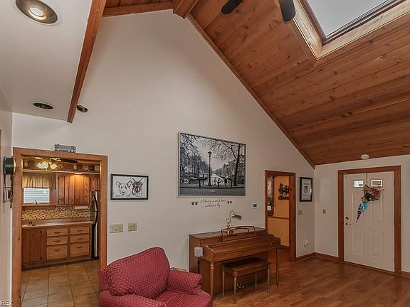 5th image of 78 W Walnut Ave