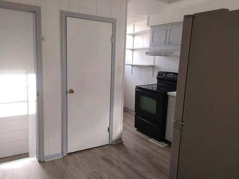1634 S Grand Ave — Photo 2