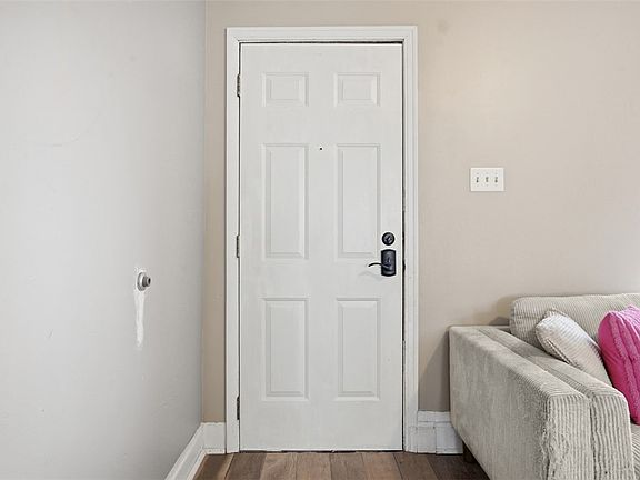 4th image of 233 Edith St