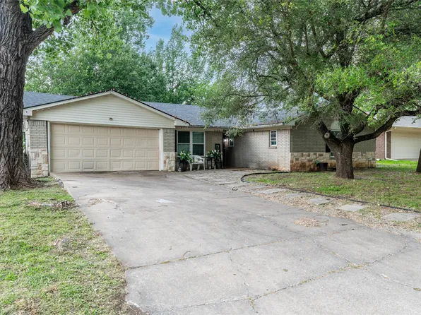 521 Bryan Dr, Denison, TX 75020