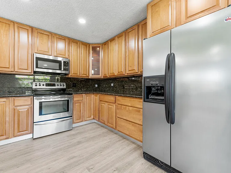 154 Seville Ln #G — Photo 14