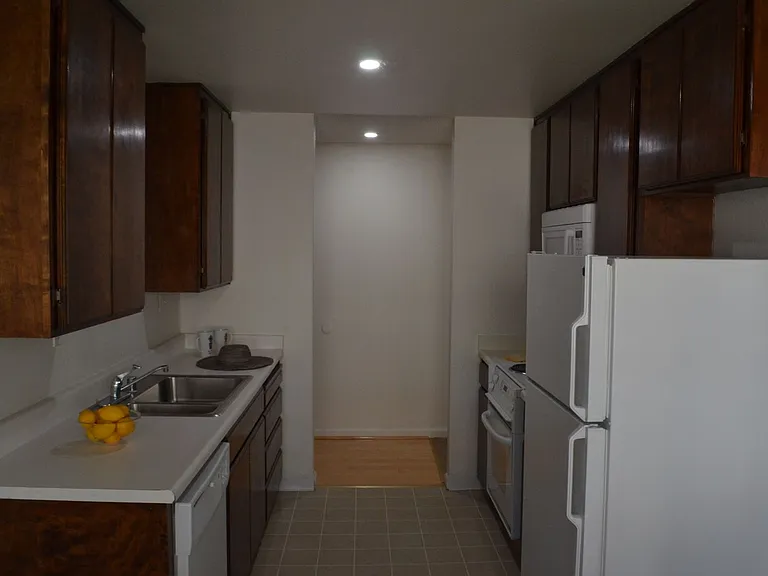 Sandlewood Apartments — Photo 29