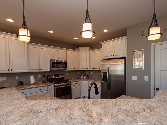 5th image of 186 Hilltop Dr