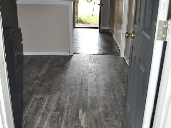 4th image of 915 Water St