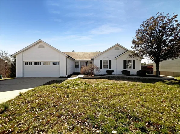 2792 Kettering Dr, Saint Charles, MO 63303