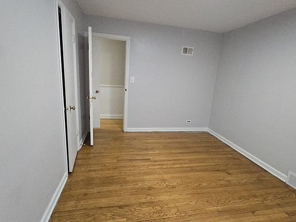 3rd image of 6516 N Seeley Ave #1N