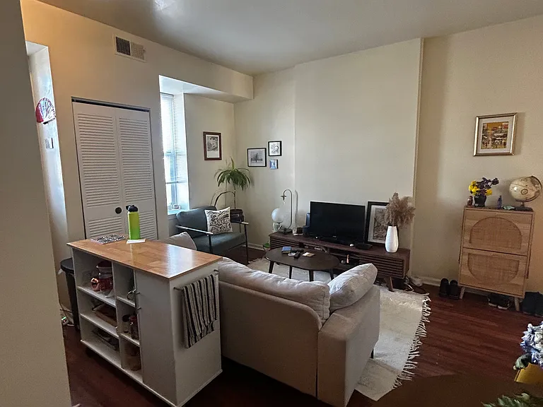 800 Florence Ave #B1 — Photo 2