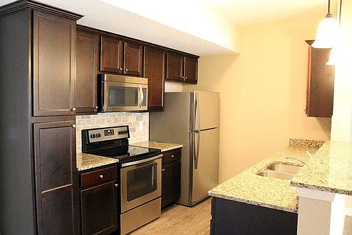StudentFocused Living Near Mizzou 4 Bedrooms, 4.5 Baths! — Photo 4