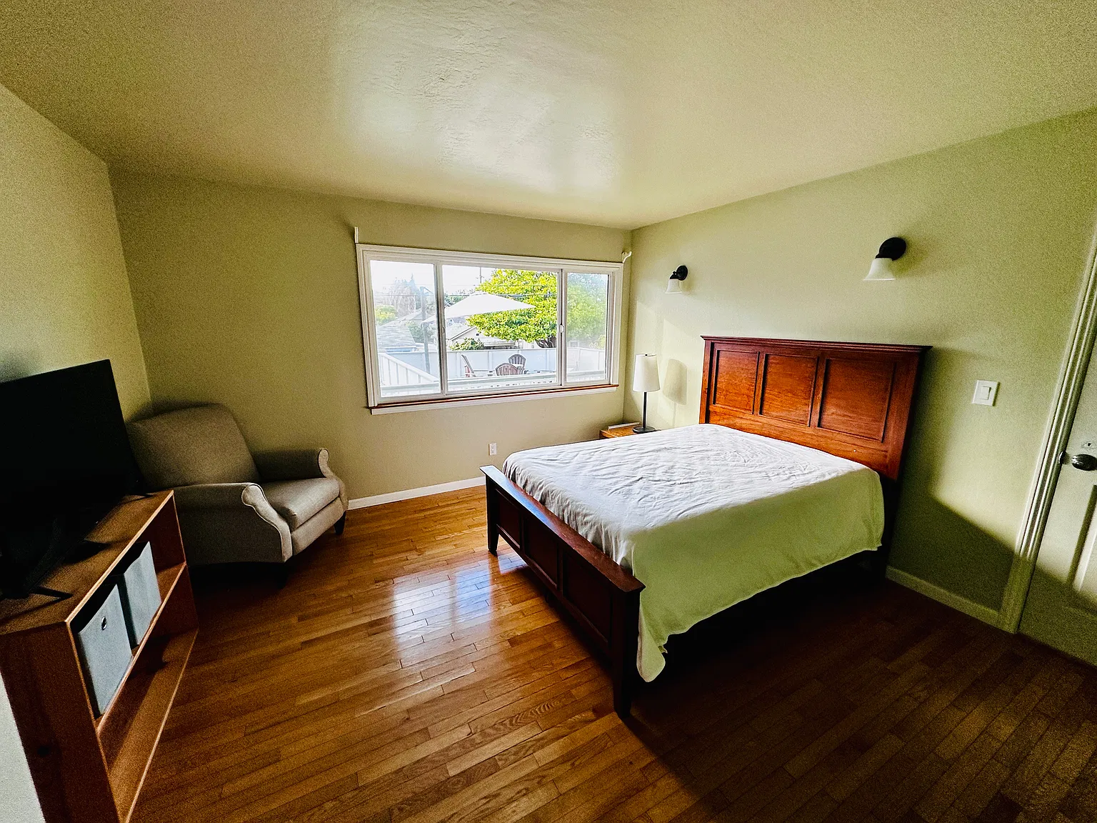 2 bed, 900 sqft, $1,200 — Photo 4