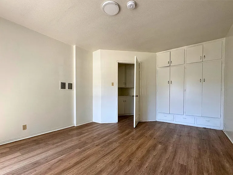3821 Lockland Dr #5 — Photo 4