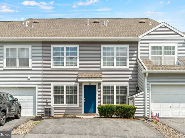 21 Court Ln, Carlisle, PA 17013