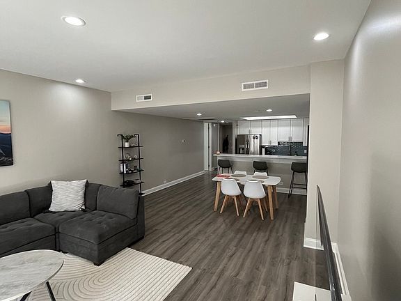 3rd image of 680 N Lake Shore Dr APT 817