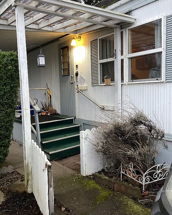 1st image of 2200 Lancaster Dr SE Unit 9D