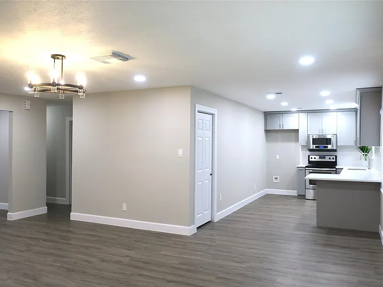 411 Cole St — Photo 3
