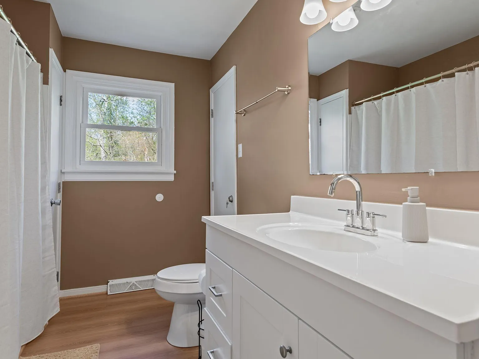 4 bed, 2.0 bath, 1544 sqft, $1,040 — Photo 4