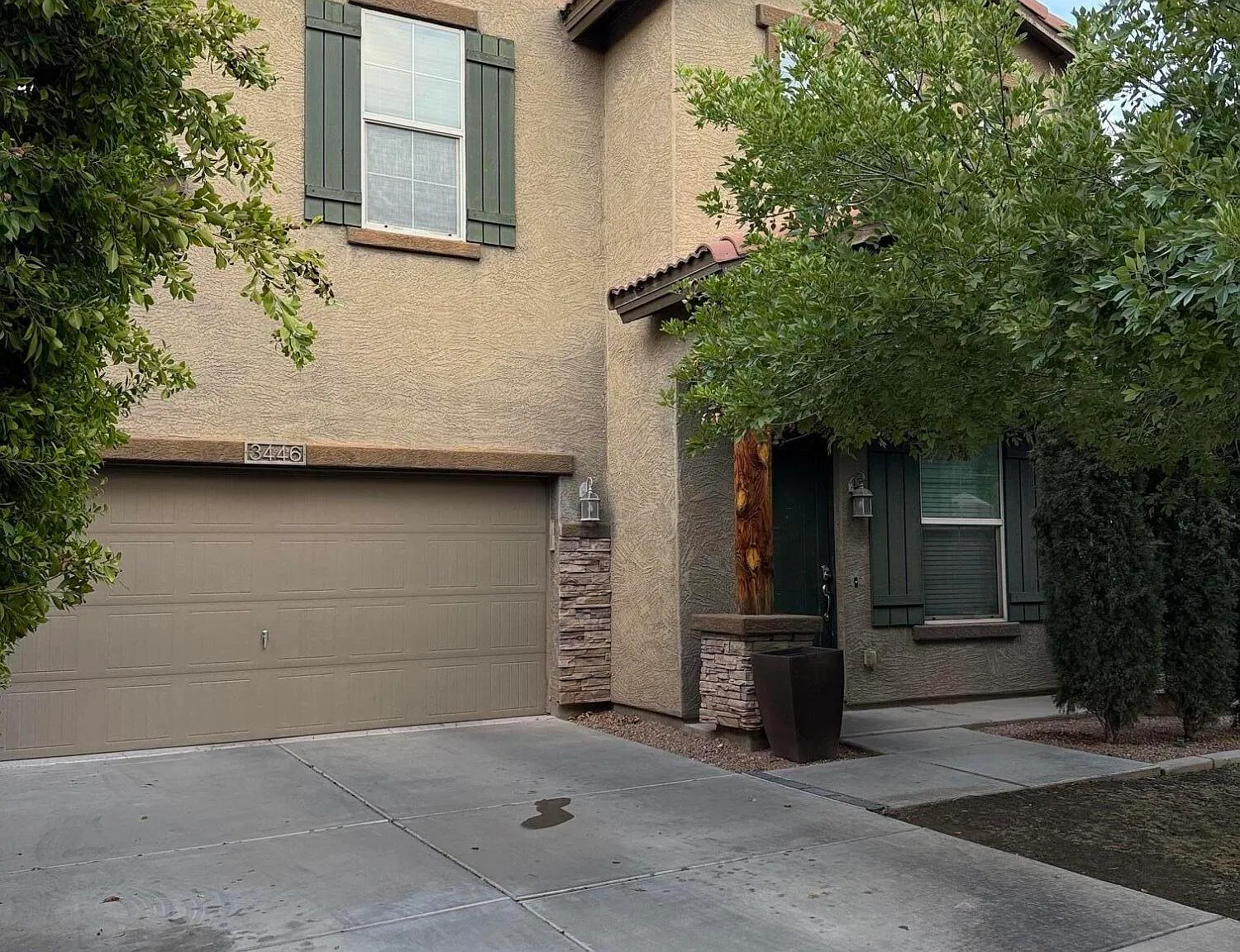 4 bed, 3.0 bath, 2368 sqft, $2,430 — Photo 2