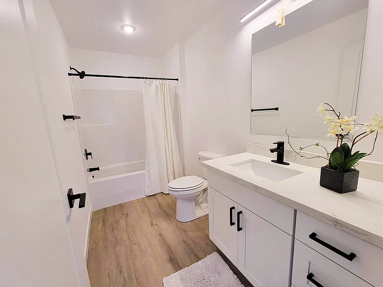 Copperstone Luxury Apartments and Townhomes — Photo 42