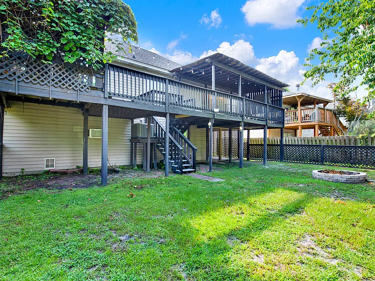Backyard (Deck)